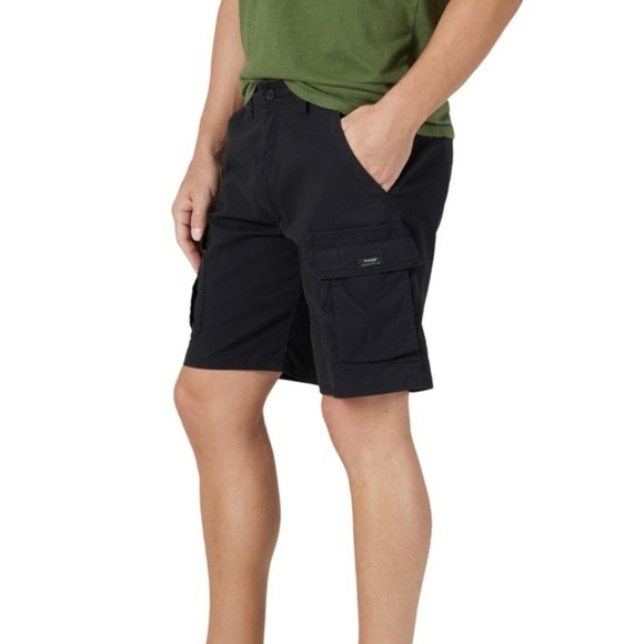 NWT Mens Wrangler Size 44 Solid Black Cotton Cargo Shorts Tech Pockets New - Picture 2 of 14